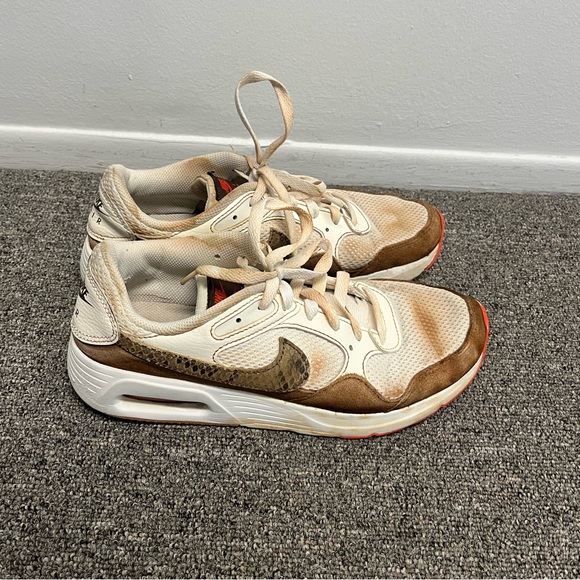 Woman’s Nike Shoes 8.5 - Picture 6 of 8